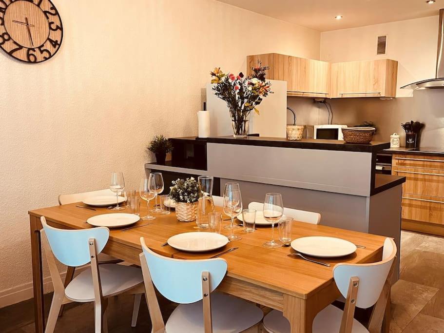 Apartment Grand T2 Renove, Plein Centre, 62 M² *